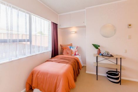 Photo of property in 31 Rewarewa Crescent, Waikanae, 5036