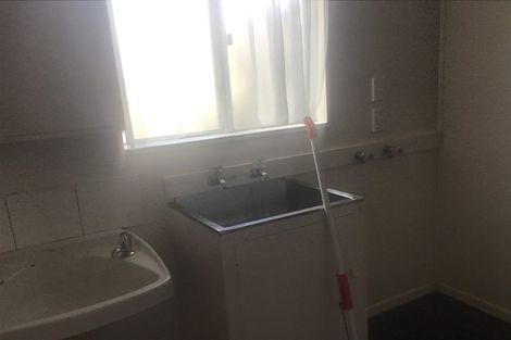 Photo of property in 27a-b Cheyne Walk, Newlands, Wellington, 6037