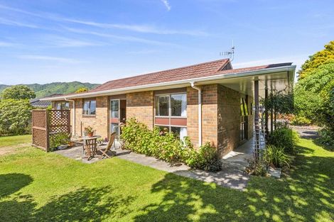 Photo of property in 4 Edgewater Street, Waikanae, 5036