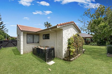 Photo of property in 9 Jessika Place, Conifer Grove, Takanini, 2112