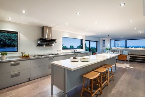 Photo of property in 17a Parr Terrace, Castor Bay, Auckland, 0620