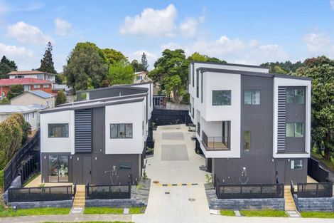 Photo of property in 2/24 Great South Road, Manurewa, Auckland, 2102