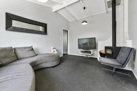 Photo of property in 14 Pitcher Place, Glen Eden, Auckland, 0602