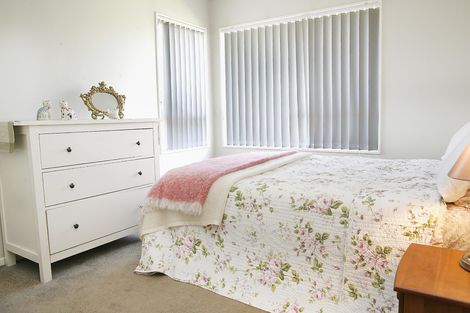 Photo of property in 9 Matilda Place, Weymouth, Auckland, 2103