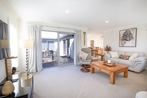 Photo of property in 2 Gregory Grove, Clive, 4102