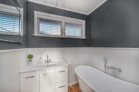 Photo of property in 42 Storey Avenue, Forest Lake, Hamilton, 3200