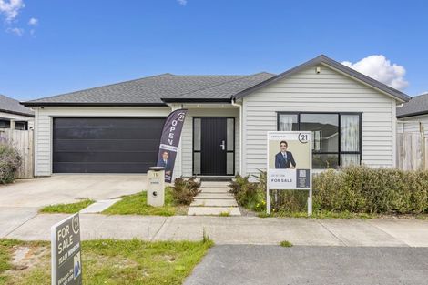 Photo of property in 15 Ropere Street, Kumeu, 0810