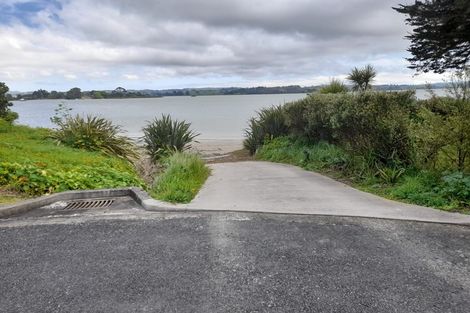 Photo of property in 2 Channel View Road, Clarks Beach, Pukekohe, 2679