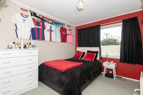Photo of property in 5 The Strand, Wainuiomata, Lower Hutt, 5014