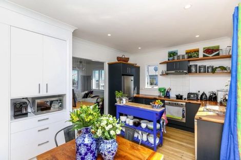 Photo of property in 11 Waimea Street, Westown, New Plymouth, 4310