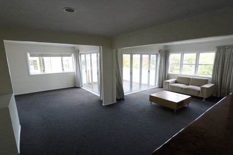 Photo of property in 32 Peter Terrace, Castor Bay, Auckland, 0620