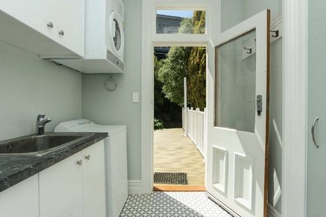 Photo of property in 5 Kowhai Road, Bluff Hill, Napier, 4110