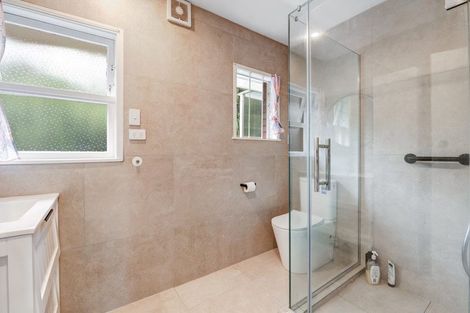 Photo of property in 2/10 Nea Place, Hillcrest, Auckland, 0627