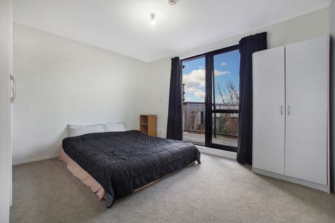 Photo of property in 68 Mountain Road, Henderson Valley, Auckland, 0612