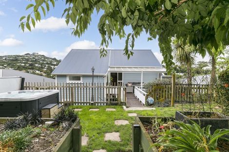 Photo of property in 13 Paisley Terrace, Karori, Wellington, 6012