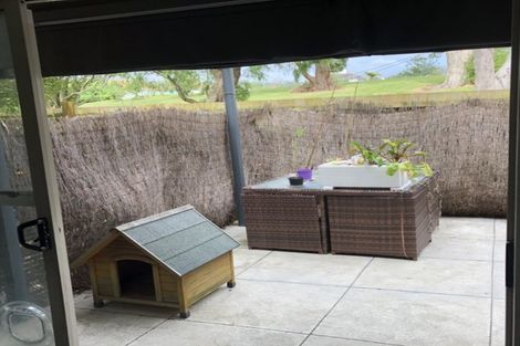 Photo of property in 8/85 Portage Road, New Lynn, Auckland, 0600