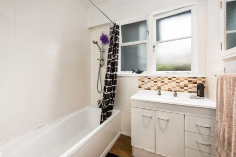 Photo of property in 20 Corlett Street, Utuhina, Rotorua, 3015