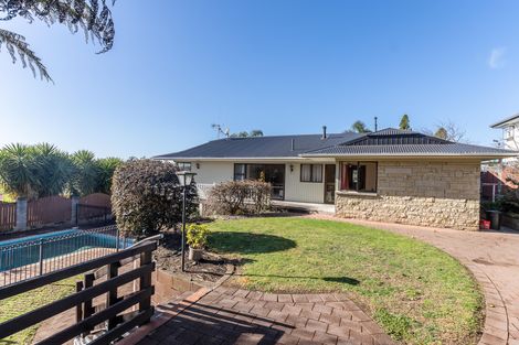Photo of property in 21 Madill Road, St Andrews, Hamilton, 3200