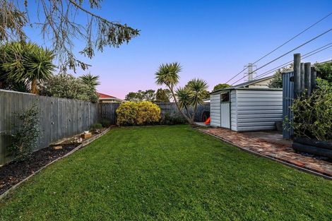 Photo of property in 9 Devon Street, Te Atatu South, Auckland, 0610