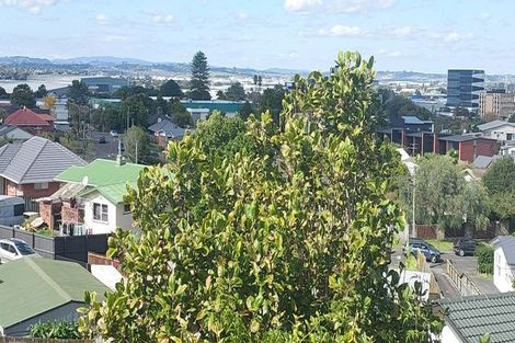 Photo of property in 12 Ruawai Road, Mount Wellington, Auckland, 1060