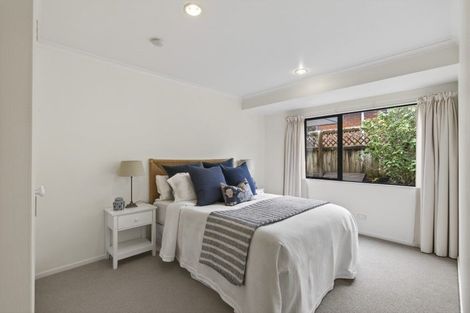 Photo of property in 15 Sandel Rise, Merrilands, New Plymouth, 4312