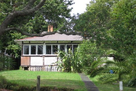 Photo of property in 13 Rambler Crescent, Beach Haven, Auckland, 0626