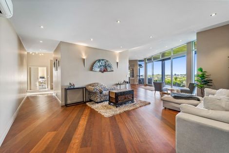 Photo of property in 139 Roberts Road, Matakatia, Whangaparaoa, 0930