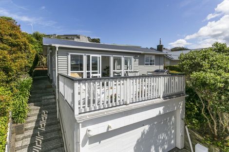 Photo of property in 15 Paparangi Crescent, Paparangi, Wellington, 6037