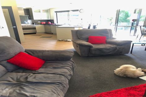 Photo of property in 111 Roberta Crescent, Orewa, 0931