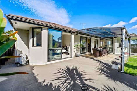 Photo of property in 11 Hugh Green Drive, Pinehill, Auckland, 0632