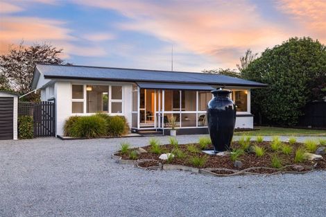 Photo of property in 100 Avondale Road, Avondale, Christchurch, 8061