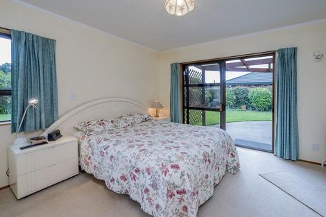 Photo of property in 8 Runanga Grove, Waikanae, 5036