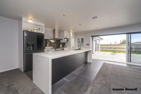 Photo of property in 17 Kowhai Street, Tokomaru, Palmerston North, 4474