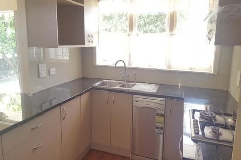 Photo of property in 25 Ellesmere Crescent, Pakuranga Heights, Auckland, 2010