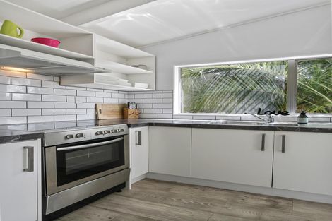 Photo of property in 14 Pitcher Place, Glen Eden, Auckland, 0602