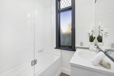 Photo of property in 35 Woodville Street, Edgeware, Christchurch, 8013