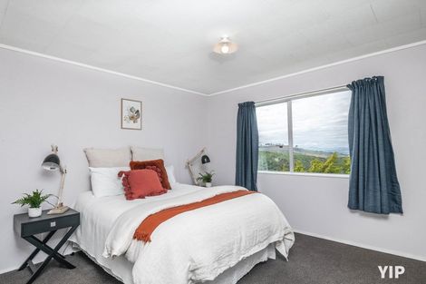 Photo of property in 21 Sunhaven Drive, Newlands, Wellington, 6037