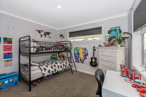 Photo of property in 5 Resolution Drive, Gulf Harbour, Whangaparaoa, 0930