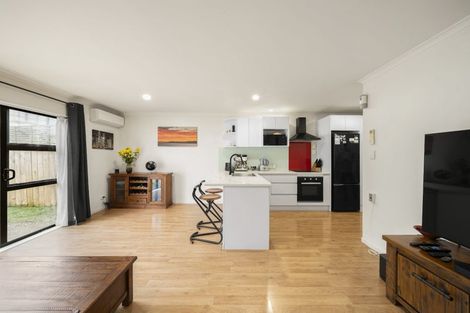 Photo of property in 5/17 Harbour View Road, Te Atatu Peninsula, Auckland, 0610