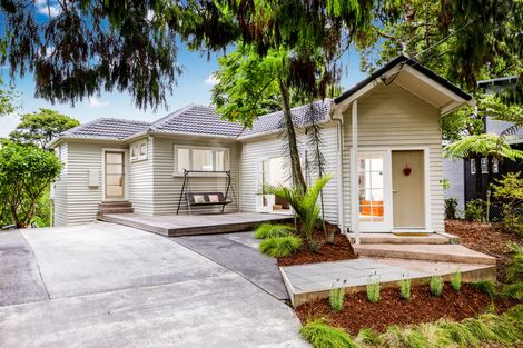 Photo of property in 54 Hollywood Avenue, Titirangi, Auckland, 0604