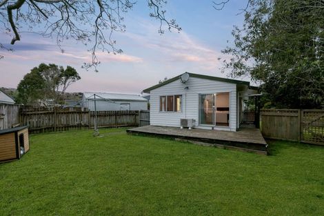 Photo of property in 32 Heathdale Crescent, Papakura, 2110