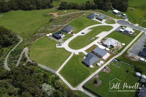 Photo of property in 17 Manaaki Circle, Paparoa, 0571