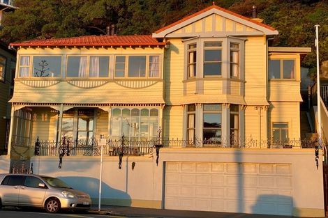 Photo of property in 186 Oriental Parade, Oriental Bay, Wellington, 6011