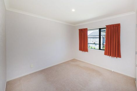 Photo of property in 23 Johnstone Drive, Fitzherbert, Palmerston North, 4410