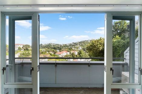 Photo of property in 2/93a Kelburn Parade, Kelburn, Wellington, 6012
