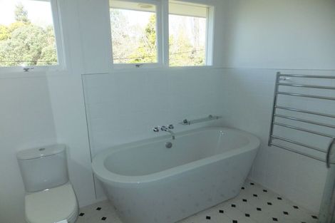 Photo of property in 46 Deuxberry Avenue, Northcote, Auckland, 0627