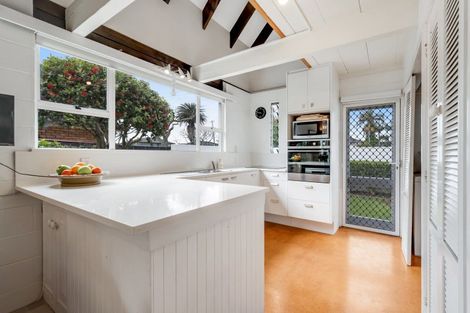 Photo of property in 3/23 Eastern Beach Road, Eastern Beach, Auckland, 2012