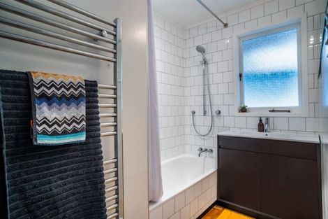 Photo of property in 1/54 Pupuke Road, Hillcrest, Auckland, 0627