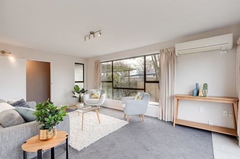 Photo of property in 21 Clivedon Place, Redwood, Christchurch, 8051