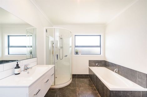 Photo of property in 8 Poplar Grove, Feilding, 4702